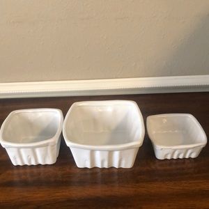 NWOT ceramic berry baskets. 3 in a set.